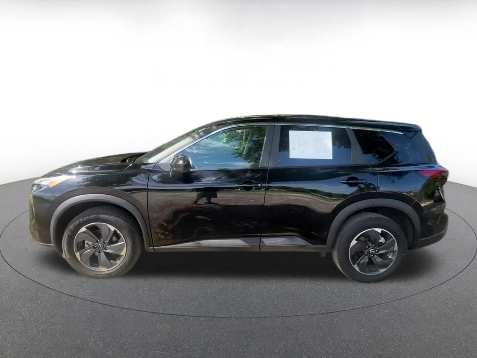Used 2025 Nissan Rogue SV FWD image 8