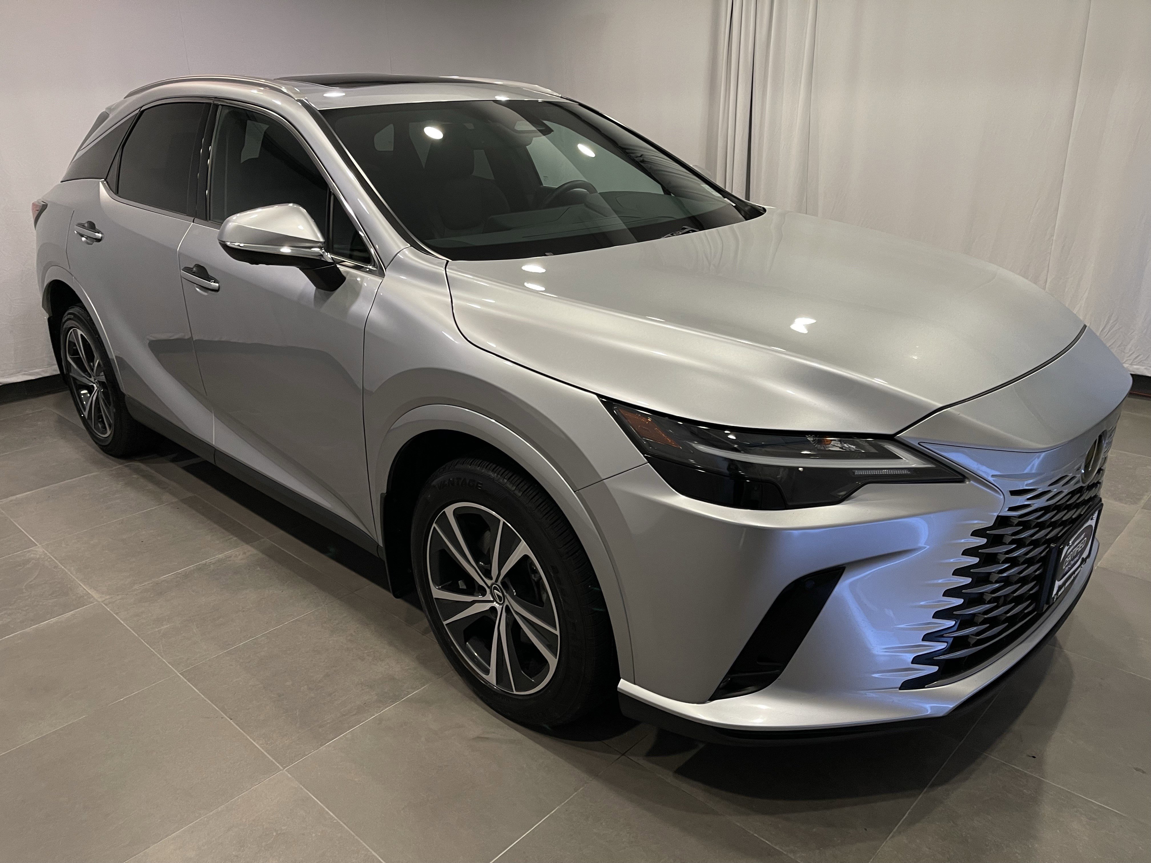 Used 2024 Lexus RX 350 Premium w/ Convenience Package image 3