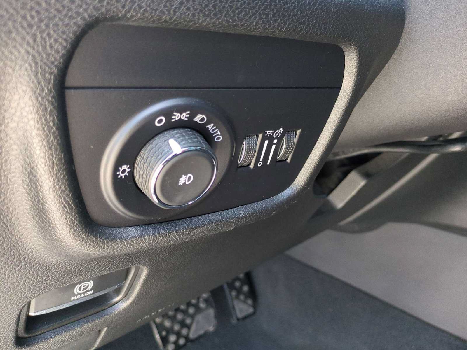 Used 2023 Jeep Grand Cherokee Limited RWD image 36