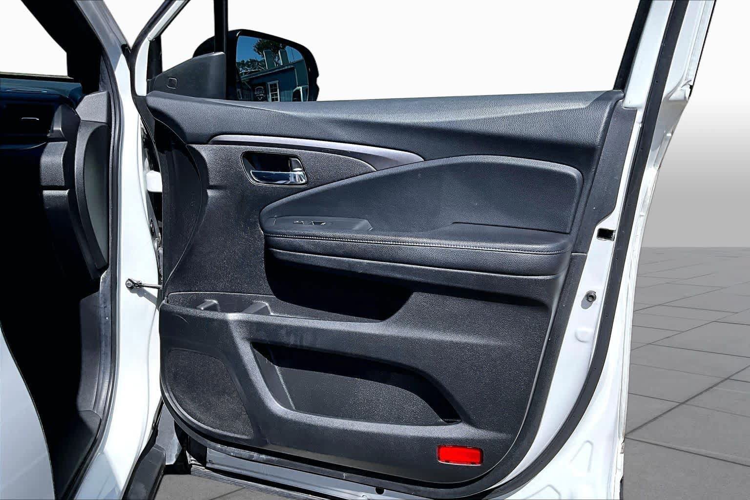 Used 2022 Honda Pilot Sport image 23