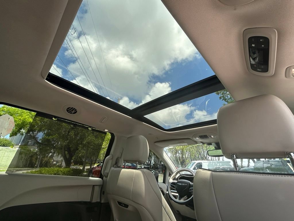Used 2021 Chrysler Pacifica Limited AWD/4WD image 37