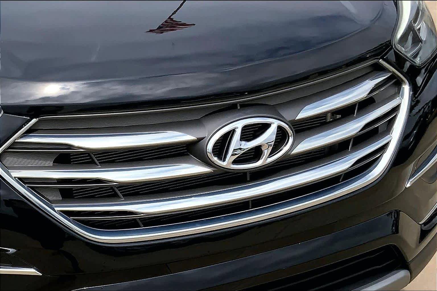 Used 2017 Hyundai Santa Fe Sport w/ Cargo Package AWD/4WD image 29