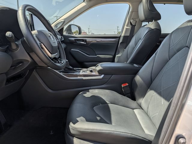 Certified 2025 Toyota Highlander Platinum AWD/4WD image 25