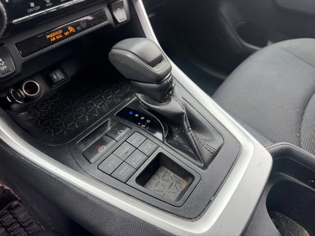 Used 2019 Toyota RAV4 LE w/ Carpet Mat Package AWD/4WD image 29