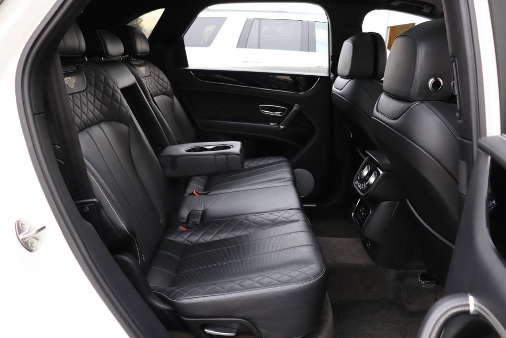 Used 2017 Bentley Bentayga image 32