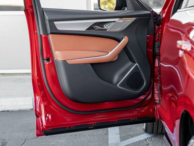 Used 2025 Jaguar F-PACE R-Dynamic S image 12