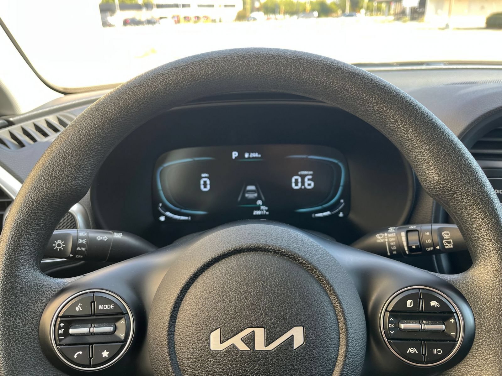 Used 2025 Kia Soul LX w/ LX Technology Package FWD image 25