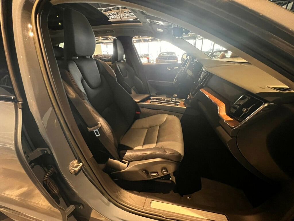 Used 2023 Volvo XC60 B5 Plus image 30