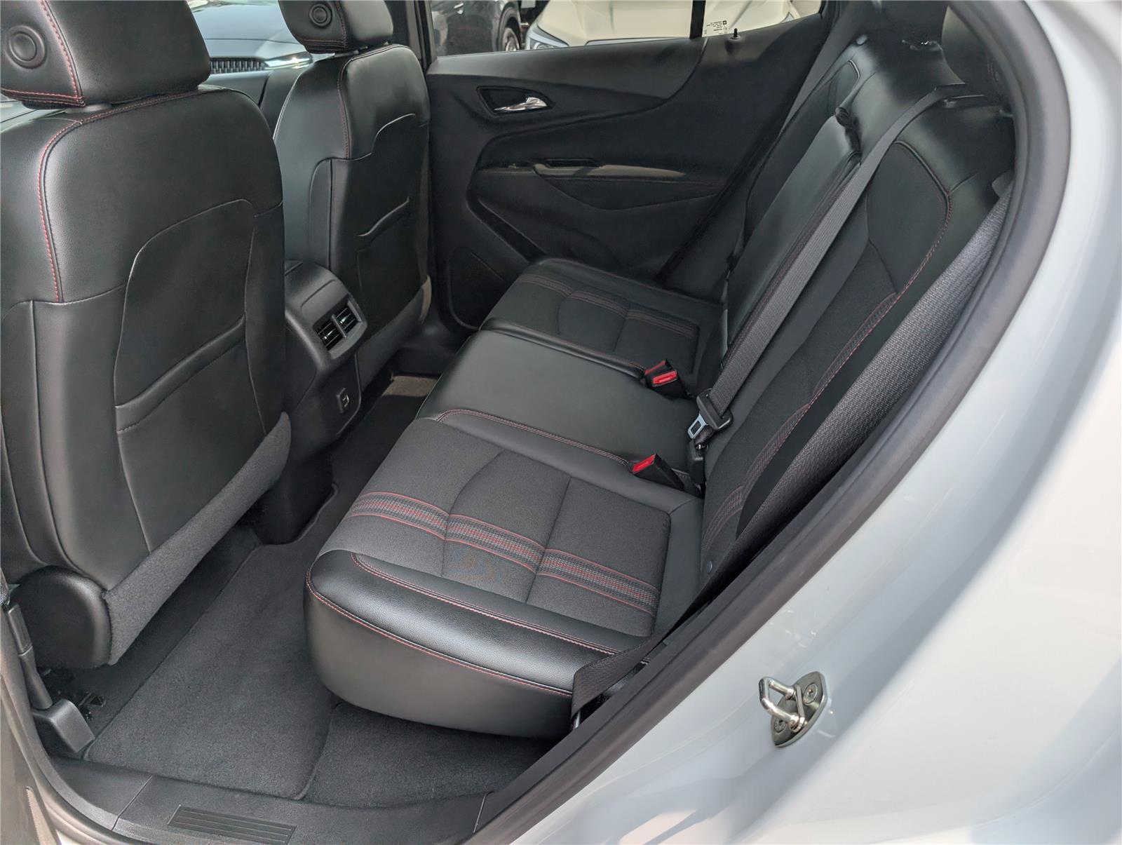 Used 2023 Chevrolet Equinox RS AWD/4WD image 14