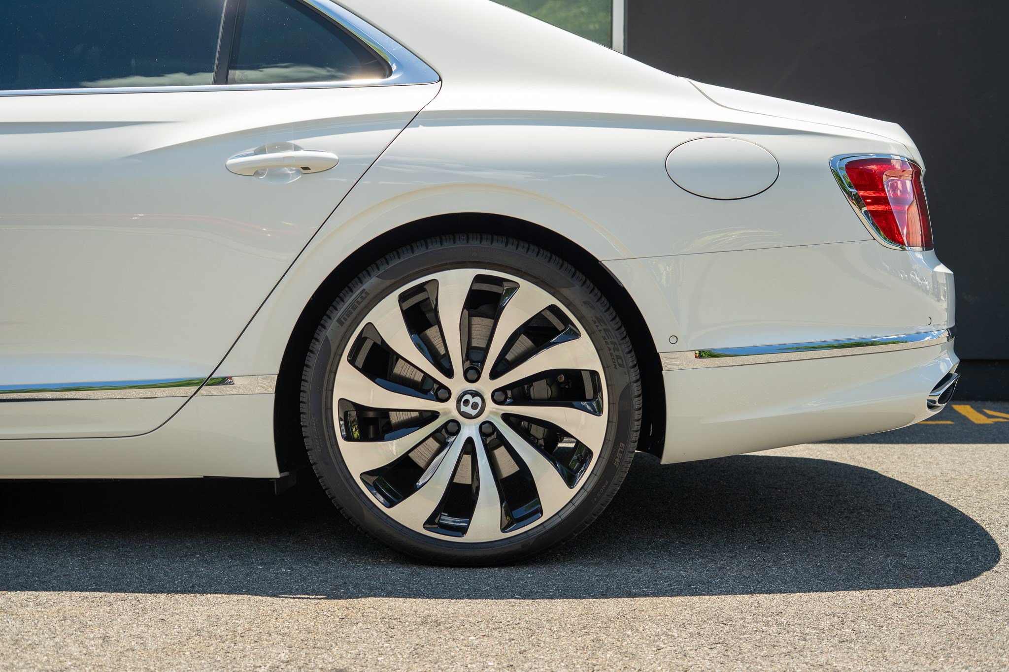 Used 2026 Bentley Flying Spur Plug-In Hybrid AWD/4WD image 26