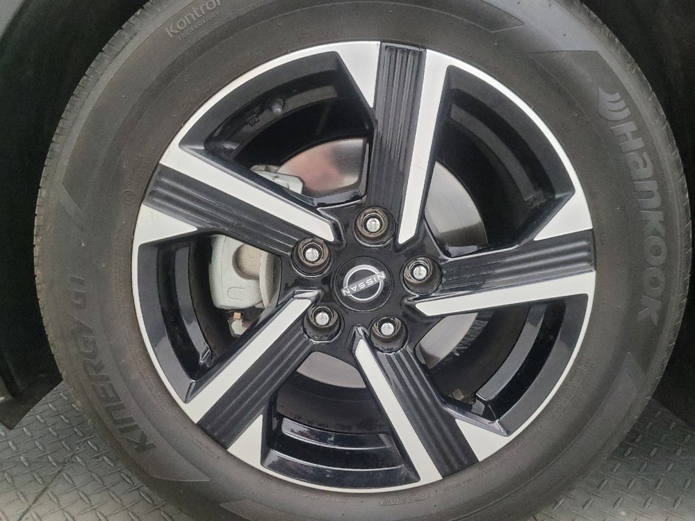 Used 2025 Nissan Sentra SV w/ All-Weather Package FWD image 31