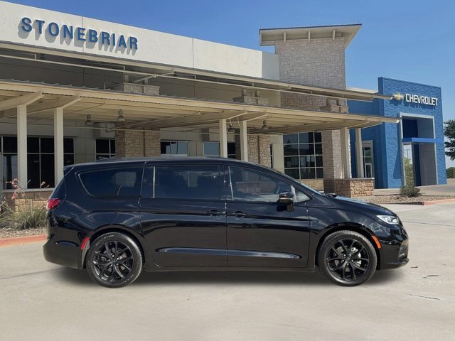 Used 2025 Chrysler Pacifica Limited FWD image 4
