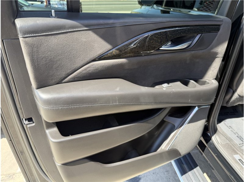Used 2015 Cadillac Escalade ESV Platinum AWD/4WD image 21
