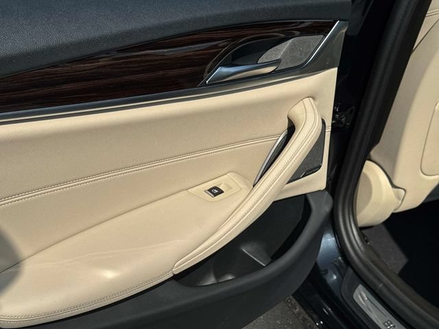 Used 2023 BMW 540i w/ Premium Package RWD image 10
