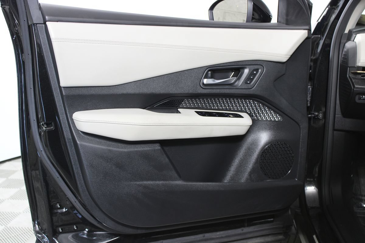 Used 2023 Nissan Ariya FWD image 7