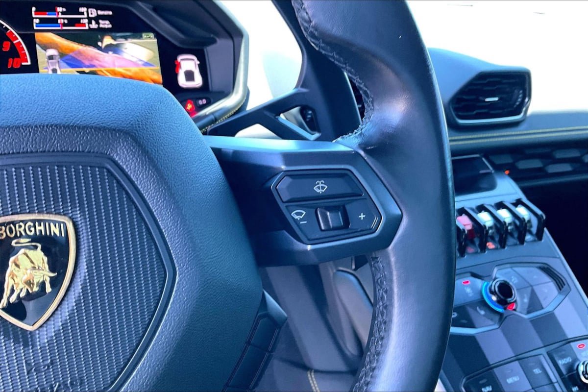 Used 2015 Lamborghini Huracan LP 610-4 AWD/4WD image 17