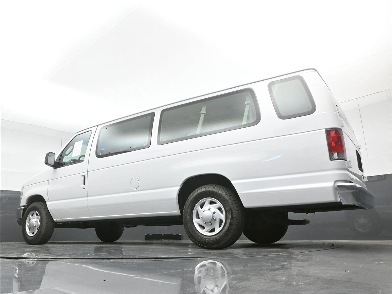 Used 2014 Ford E-350 and Econoline 350 XLT RWD image 33