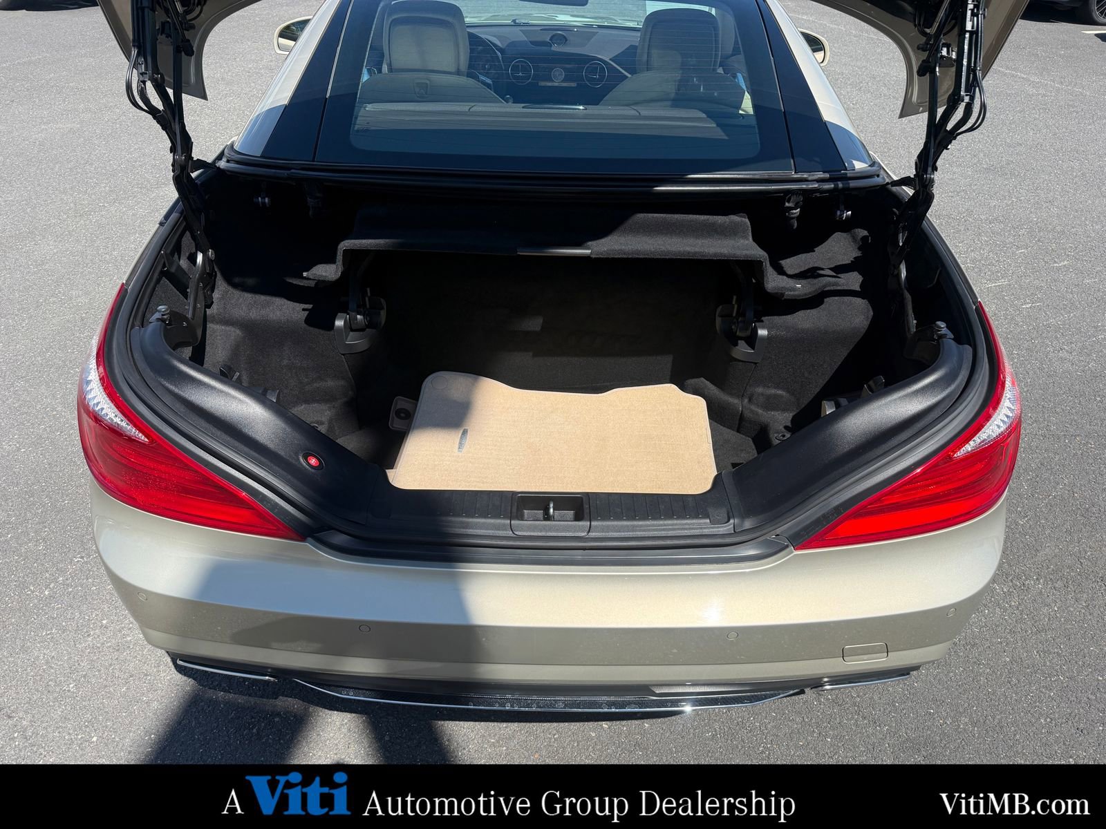 Used 2013 Mercedes-Benz SL 550 image 24