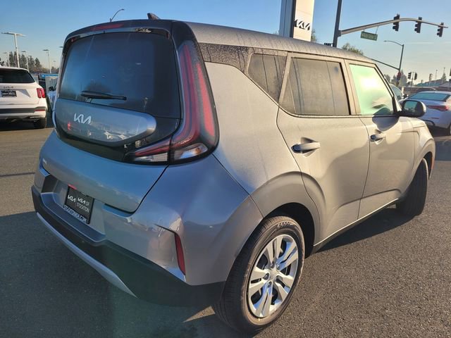 Used 2025 Kia Soul LX image 4