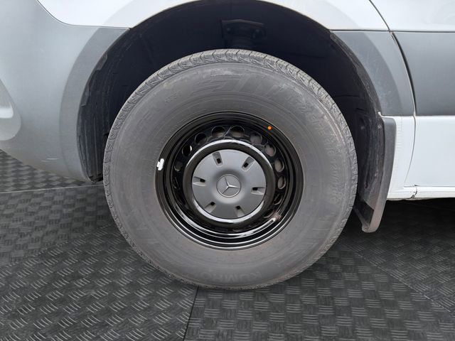 Used 2025 Mercedes-Benz Sprinter 2500 image 14