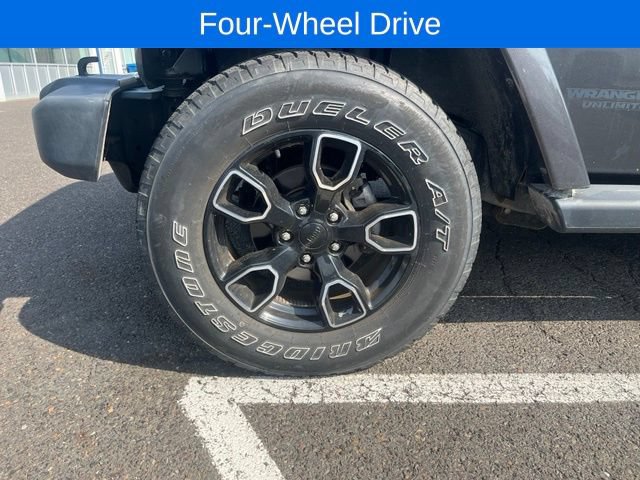 Used 2017 Jeep Wrangler Unlimited Sahara AWD/4WD image 3