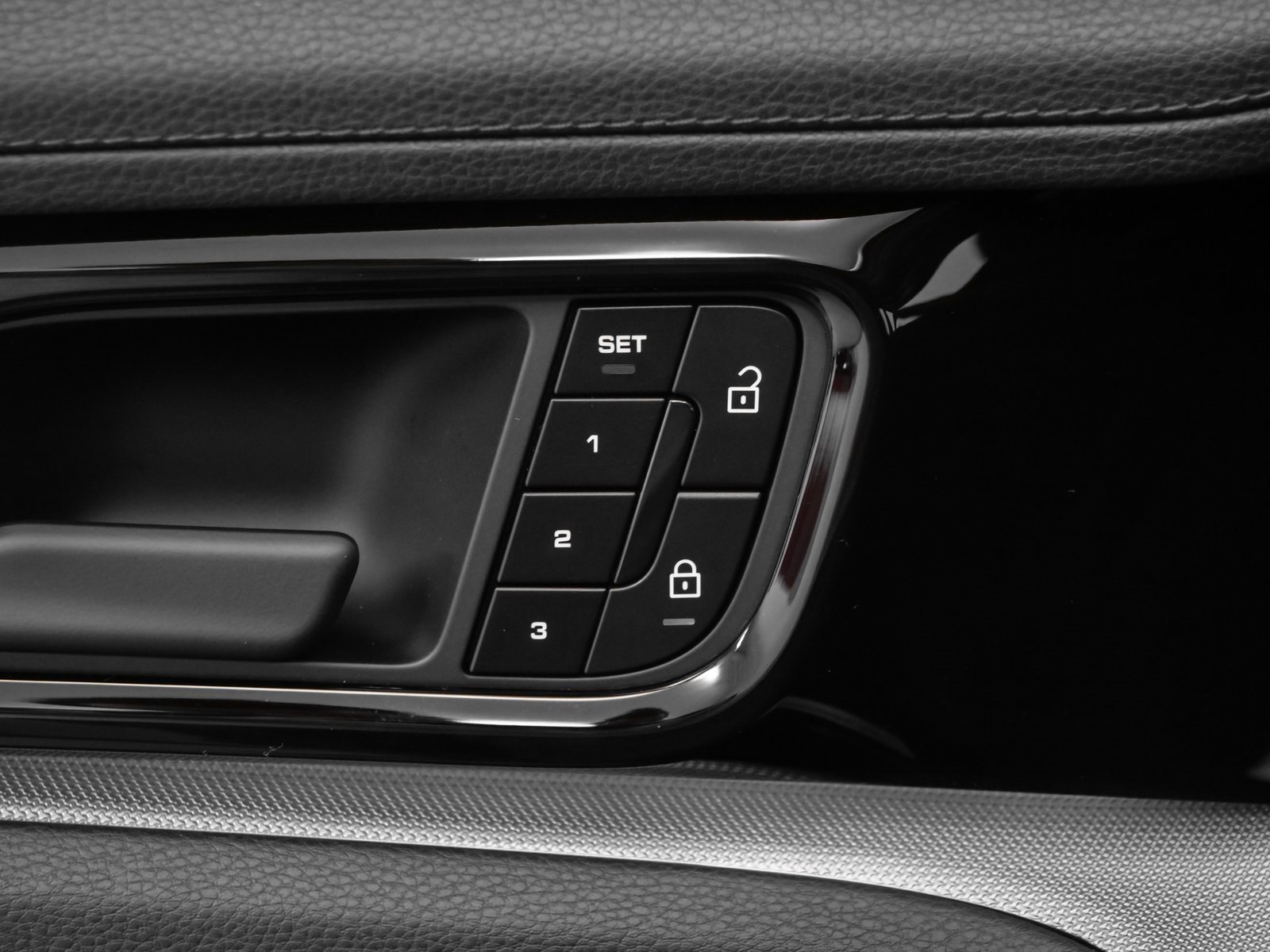 Certified 2025 Porsche Panamera 4 image 27