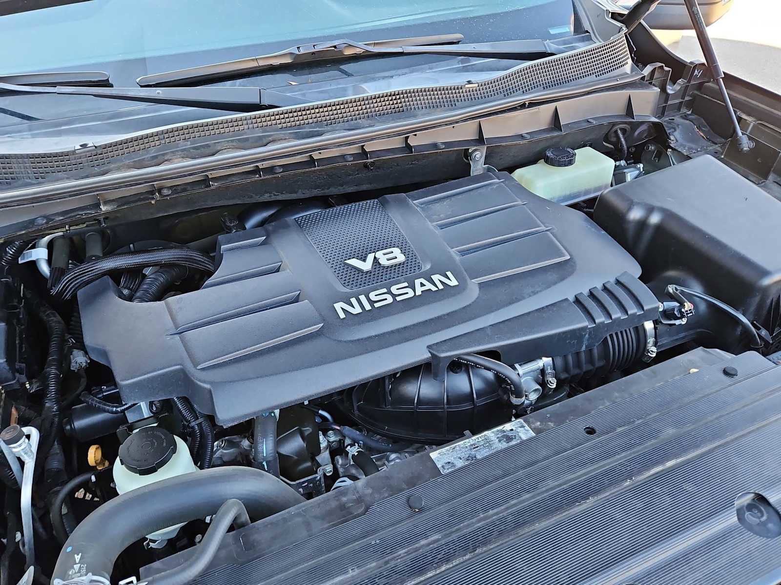 Used 2017 Nissan Titan SV image 15