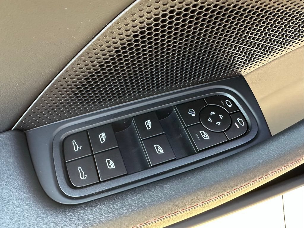 Used 2026 Porsche Panamera RWD image 20