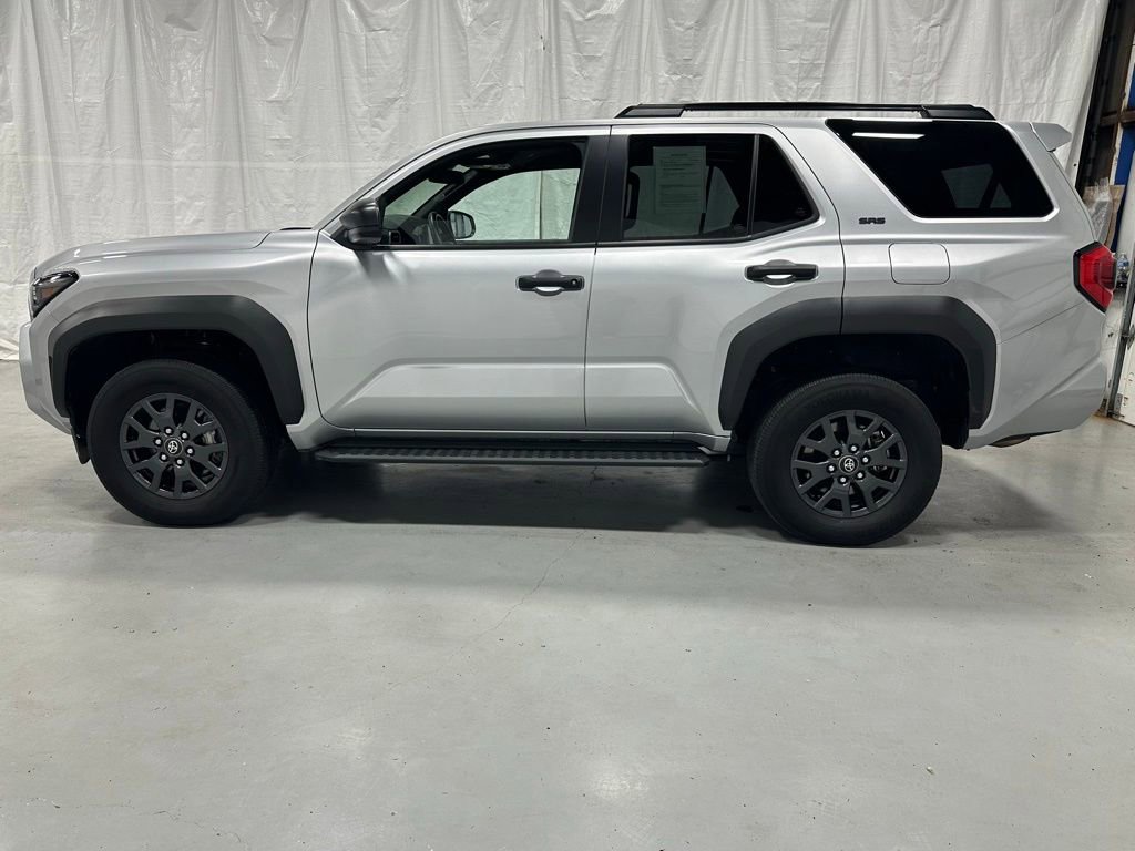 Used 2025 Toyota 4Runner SR5 AWD/4WD image 4