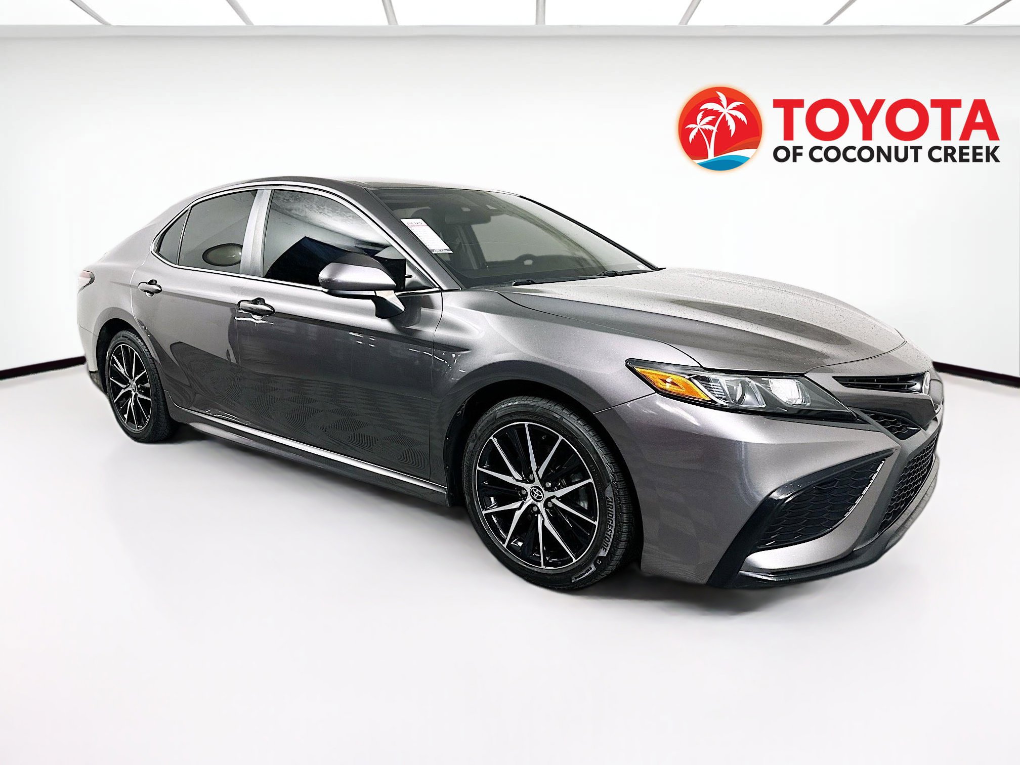 Used 2021 Toyota Camry SE image 1