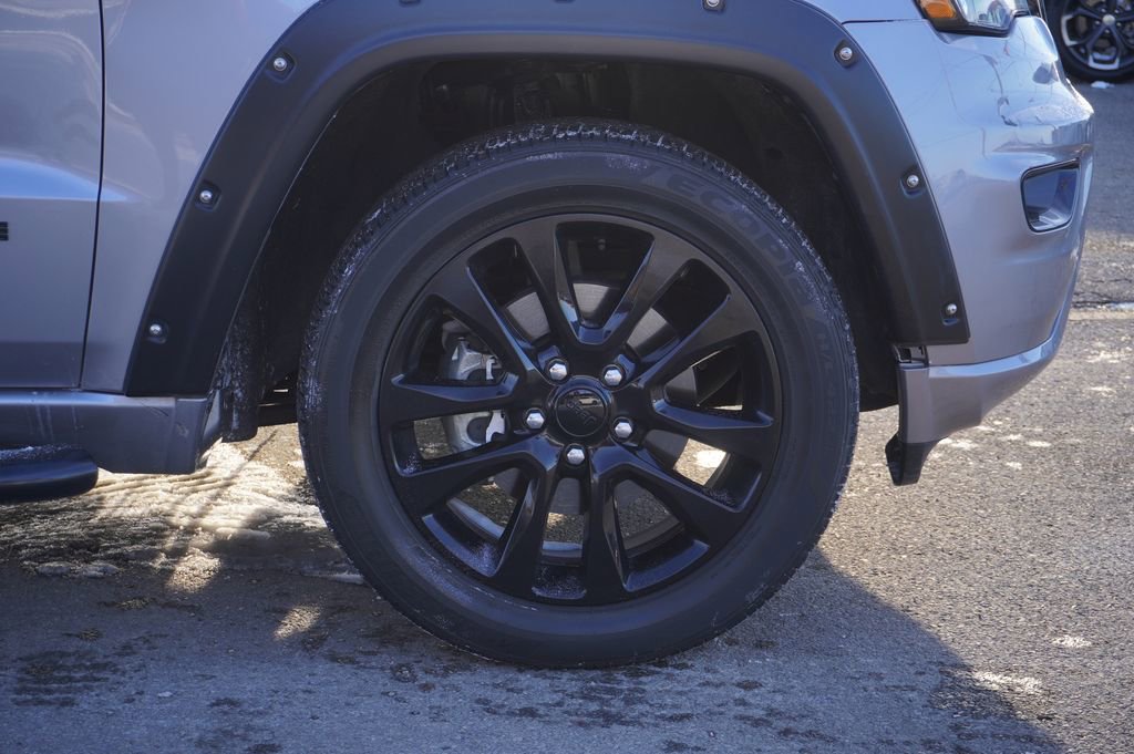 Used 2017 Jeep Grand Cherokee Altitude image 13
