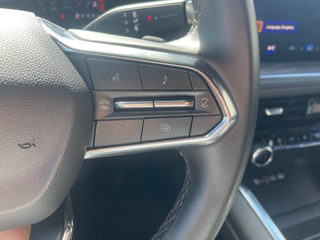 Used 2025 Chevrolet Suburban Z71 AWD/4WD image 17