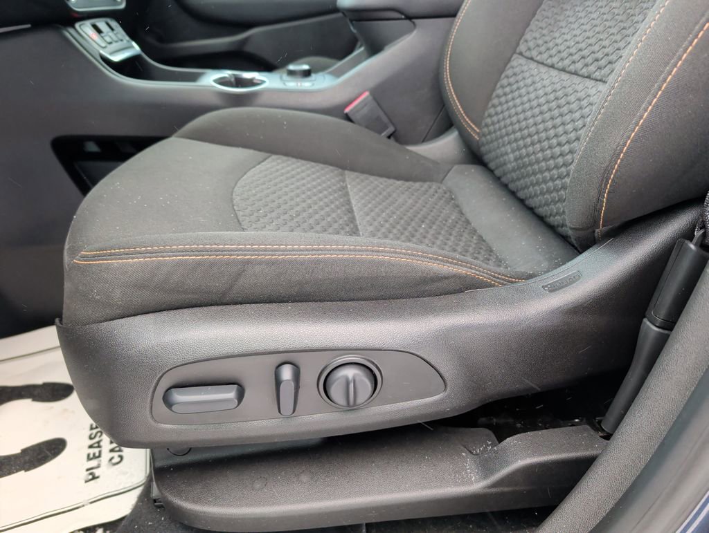 Used 2018 GMC Terrain SLE w/ Driver Convenience Package image 9