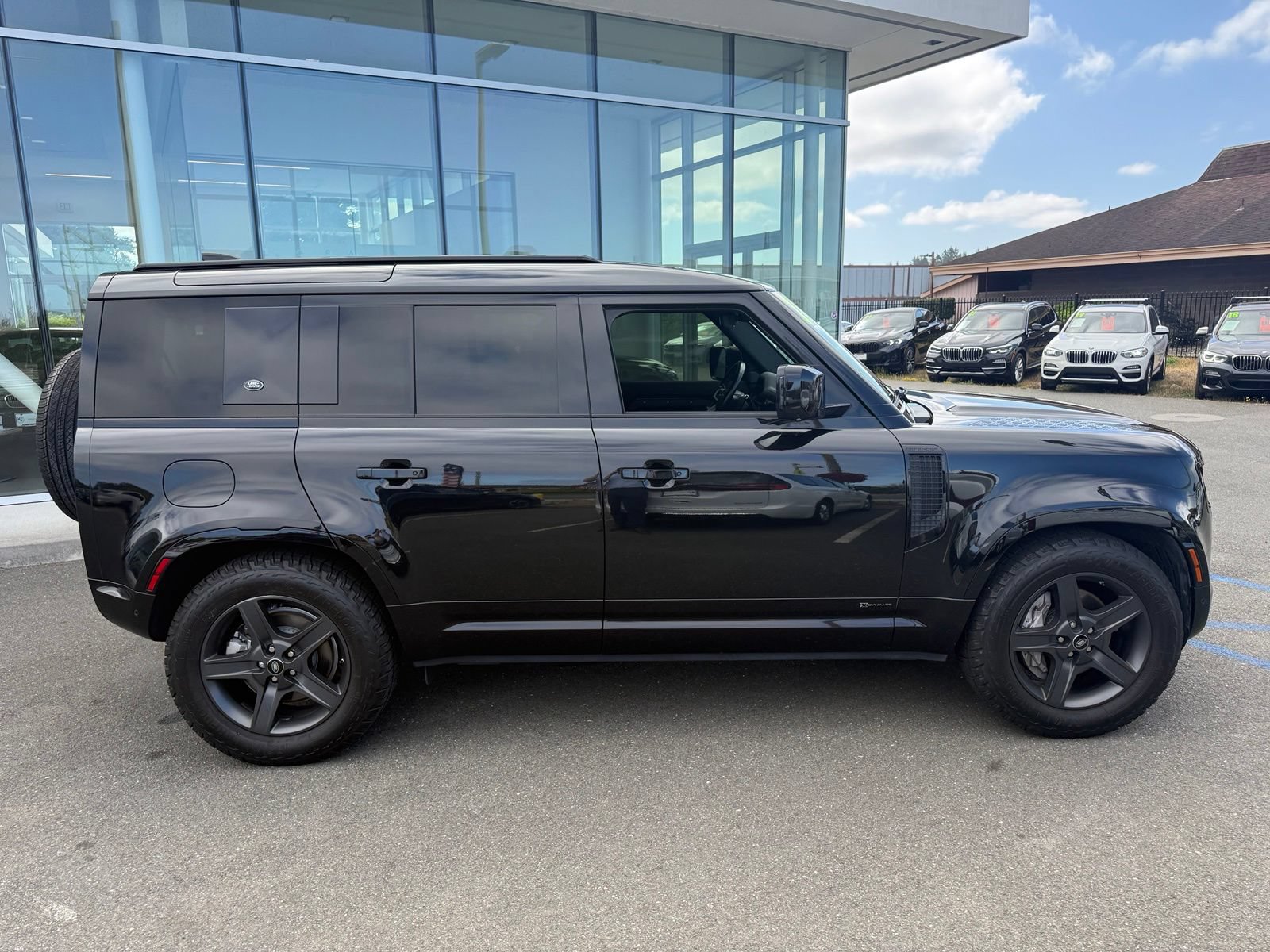 Used 2021 Land Rover Defender 110 X-Dynamic SE AWD/4WD image 7