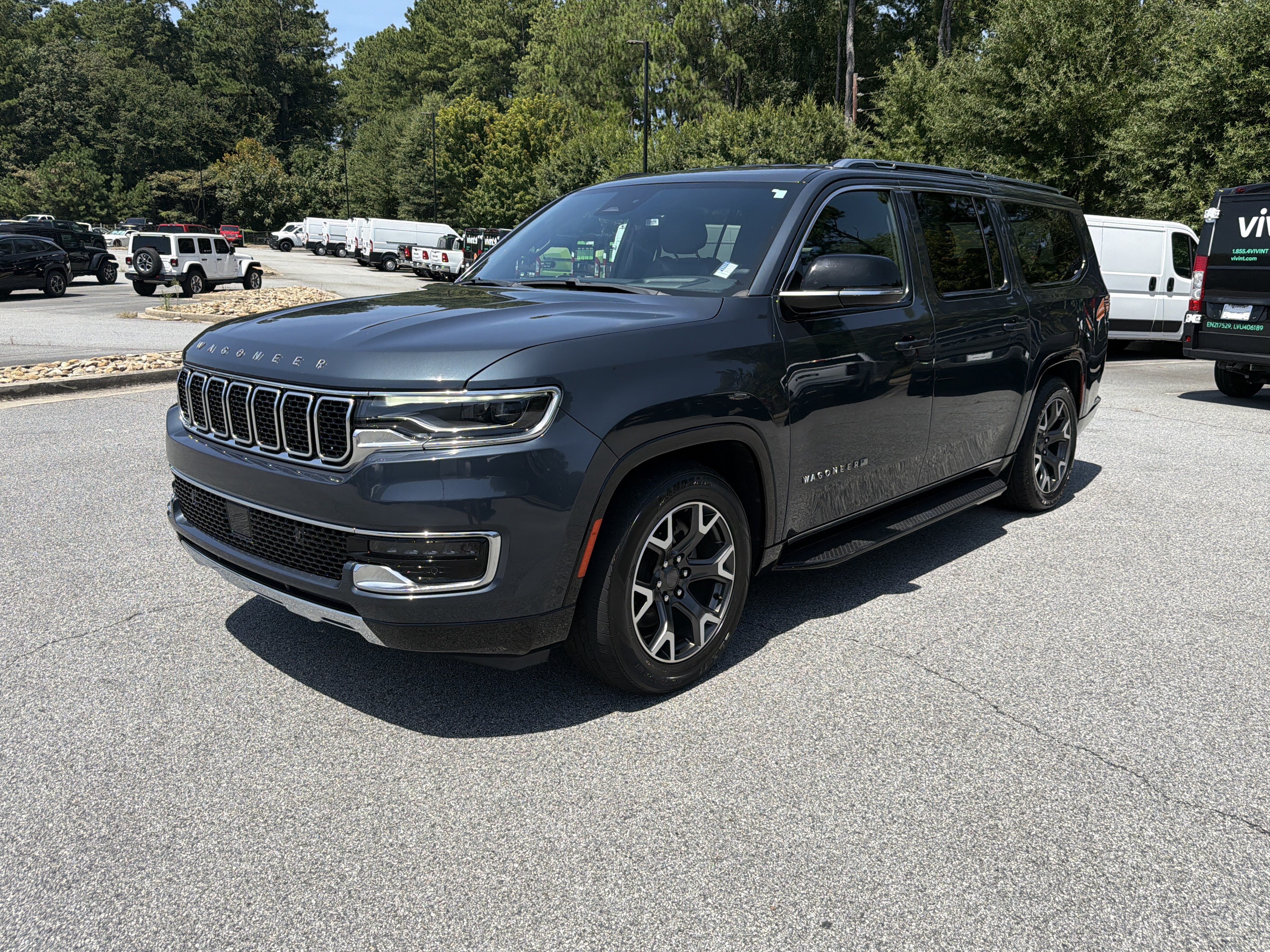 Used 2024 Jeep Wagoneer L Series III w/ Flexible Seating Group AWD/4WD image 3