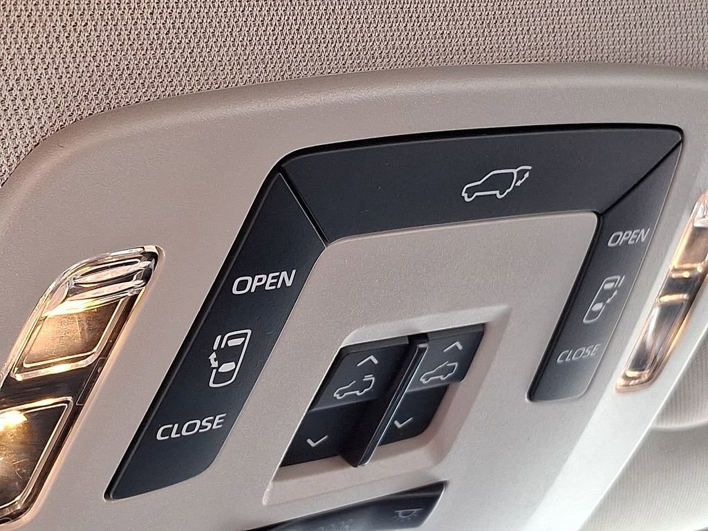 Used 2022 Toyota Sienna XLE image 23