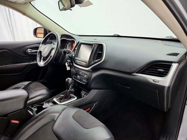 Used 2015 Jeep Cherokee Trailhawk w/ Cold Weather Group AWD/4WD image 13