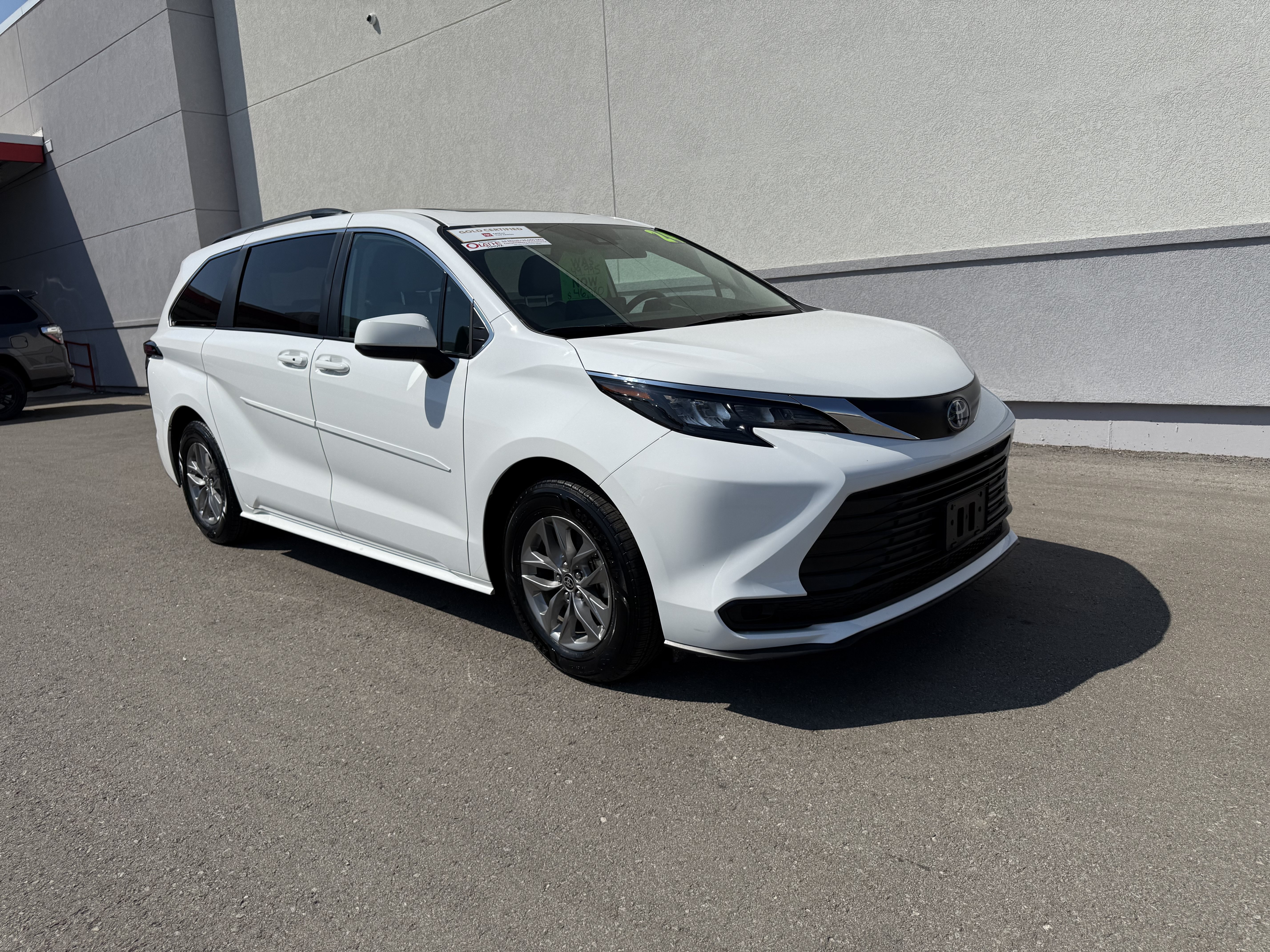 Certified 2024 Toyota Sienna LE w/ LE Plus Package AWD/4WD image 2
