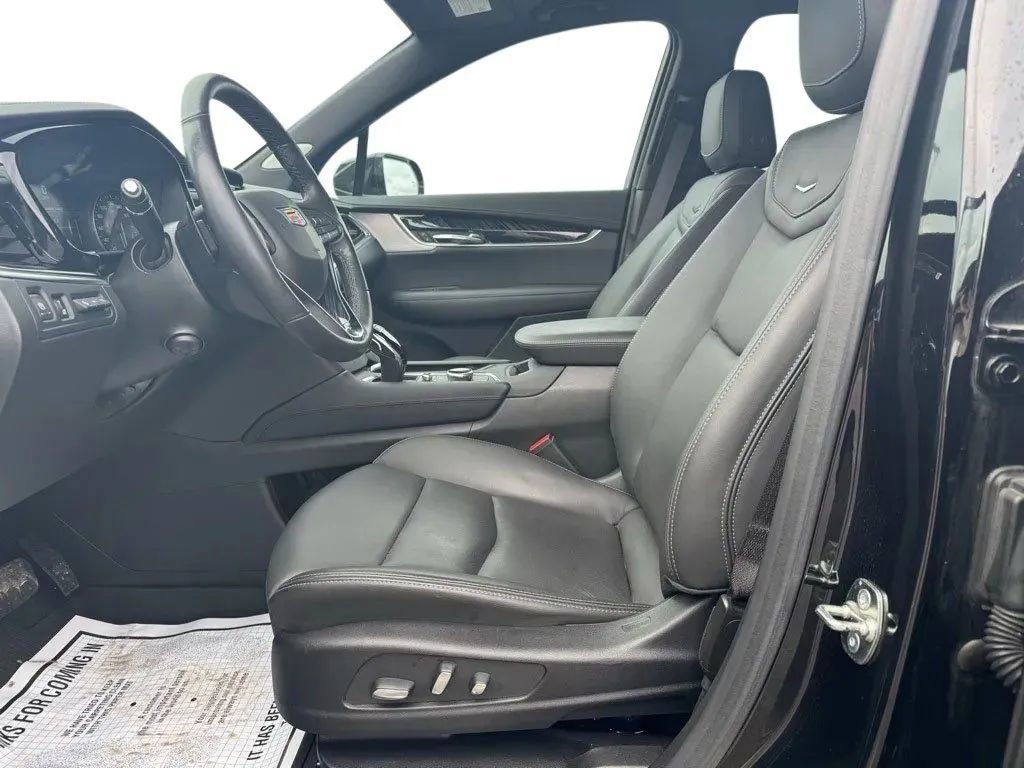 Used 2024 Cadillac XT6 Premium Luxury w/ Technology Package image 9