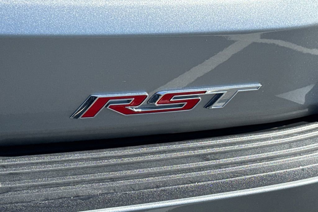 Used 2025 Chevrolet Suburban RST image 13
