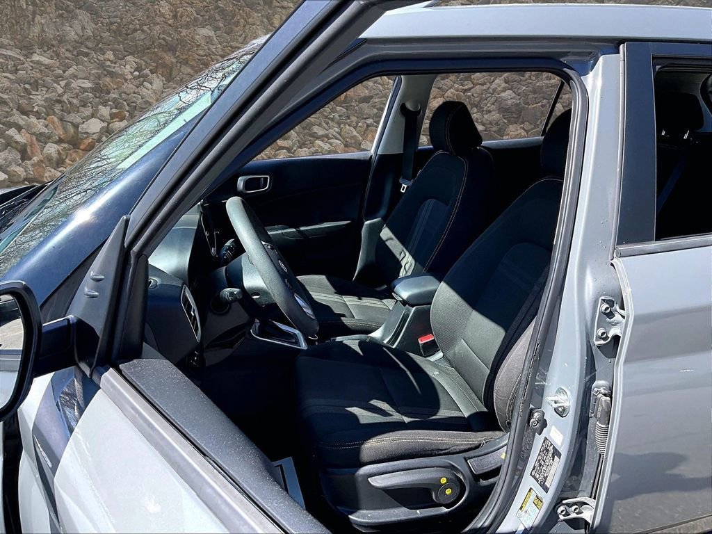 Used 2020 Hyundai Venue SEL image 22