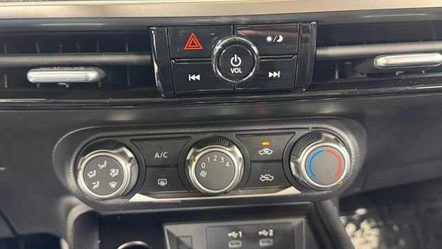 Certified 2025 Nissan Kicks SV image 26