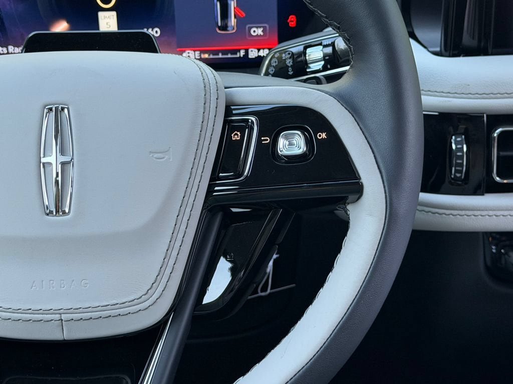 New 2027 Lincoln Aviator AWD image 18