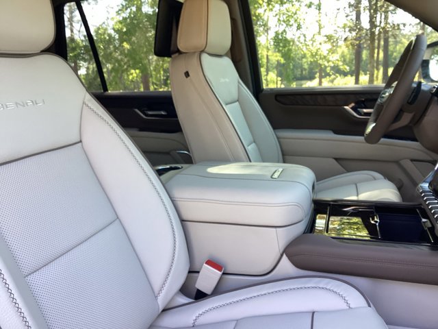 New 2026 GMC Yukon Denali w/ Denali Reserve Package AWD/4WD image 28