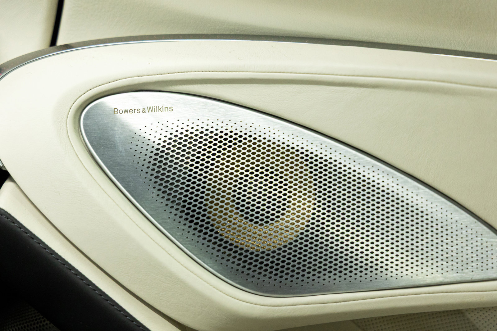 Used 2020 McLaren GT image 28