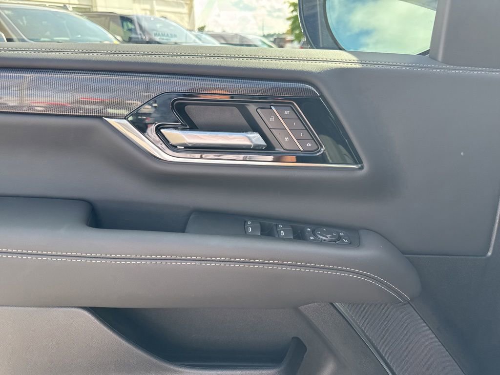 New 2026 GMC Yukon XL Elevation w/ Elevation Premium Package AWD/4WD image 17