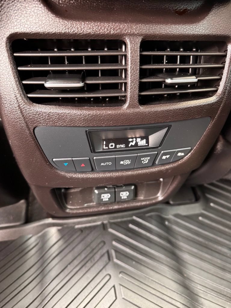Used 2020 Acura MDX FWD image 17