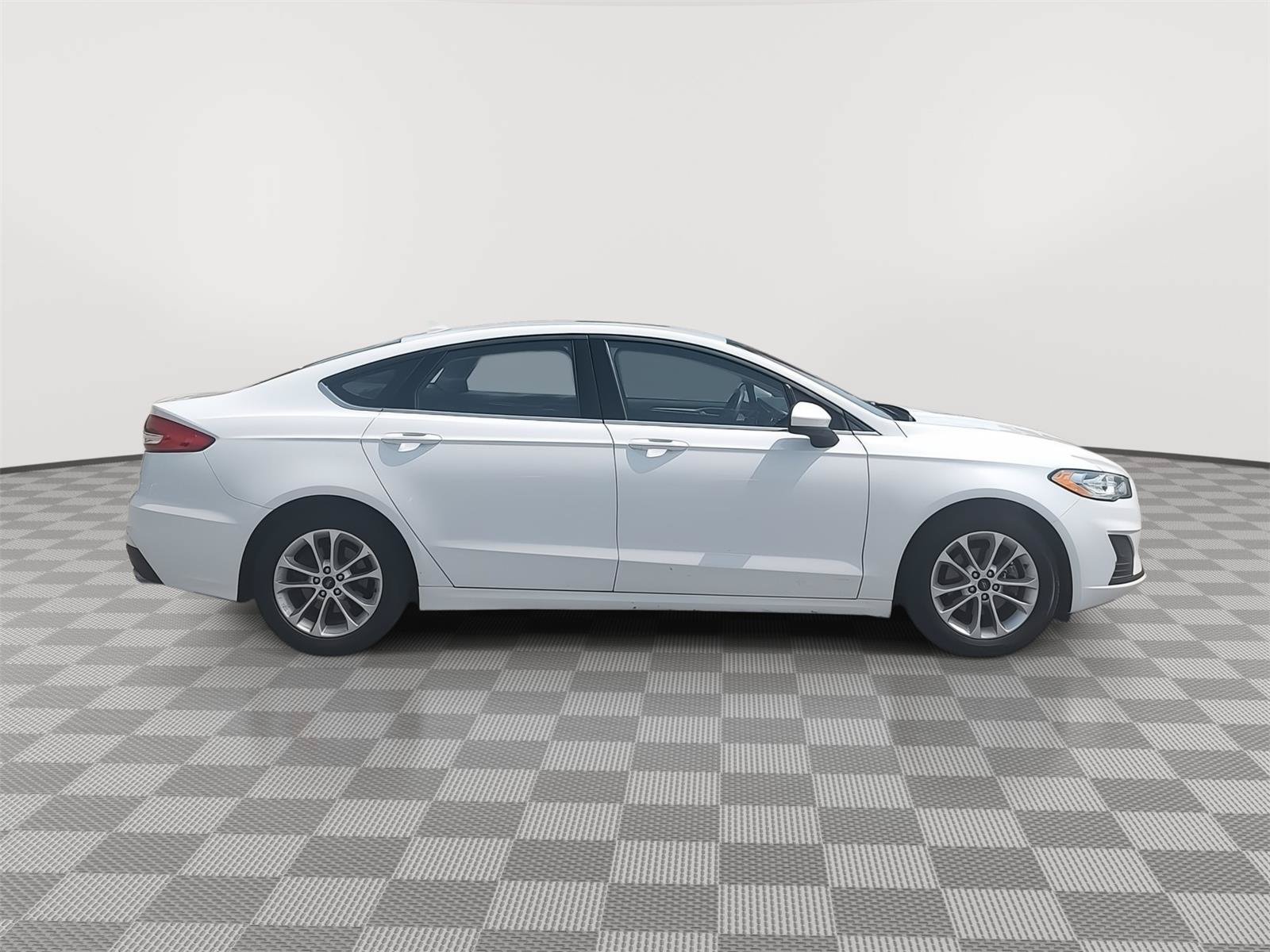 Used 2020 Ford Fusion SE FWD image 26