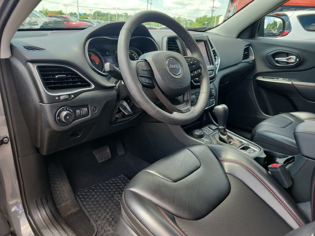 Used 2023 Jeep Cherokee Trailhawk AWD/4WD image 20