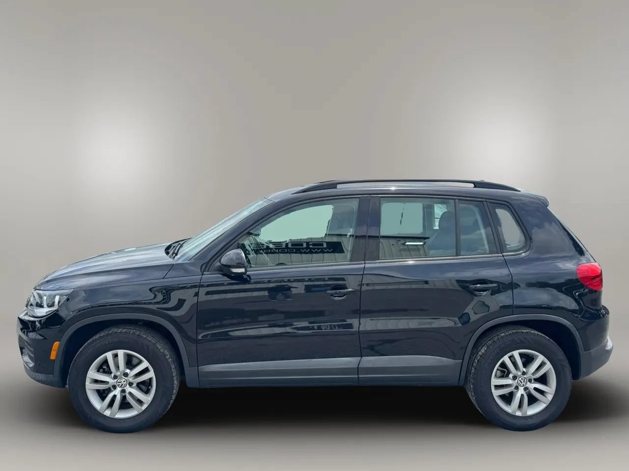 Used 2015 Volkswagen Tiguan S FWD image 4